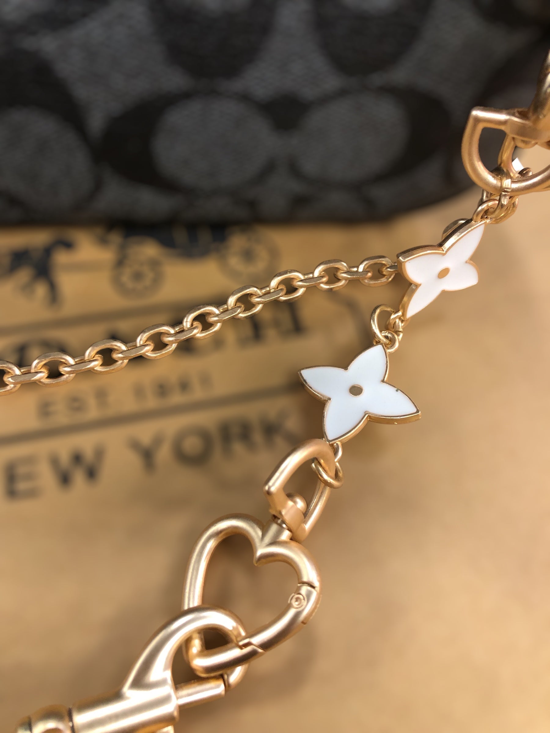 COACH NOLITA (WHITE)