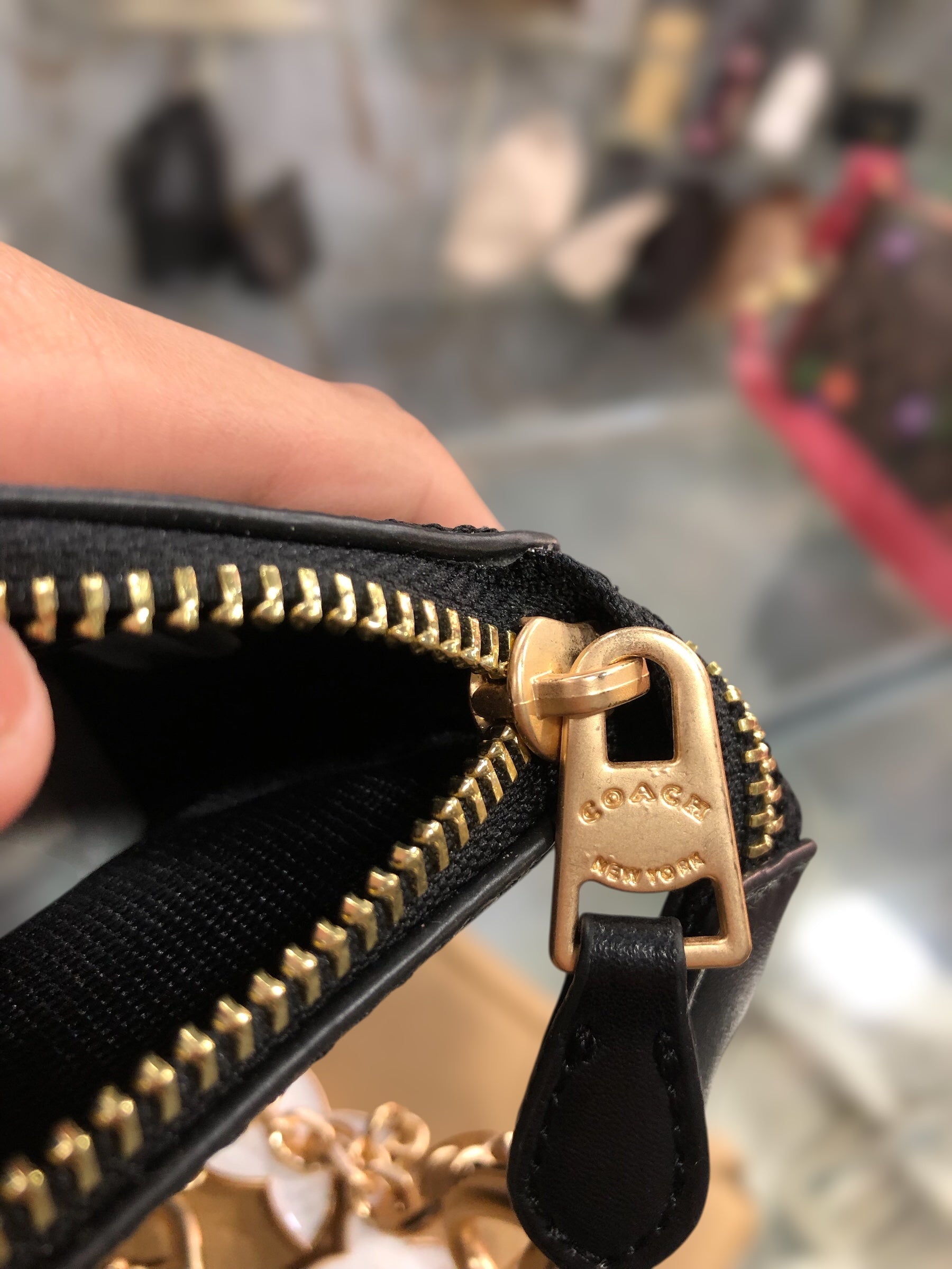 COACH NOLITA (WHITE)